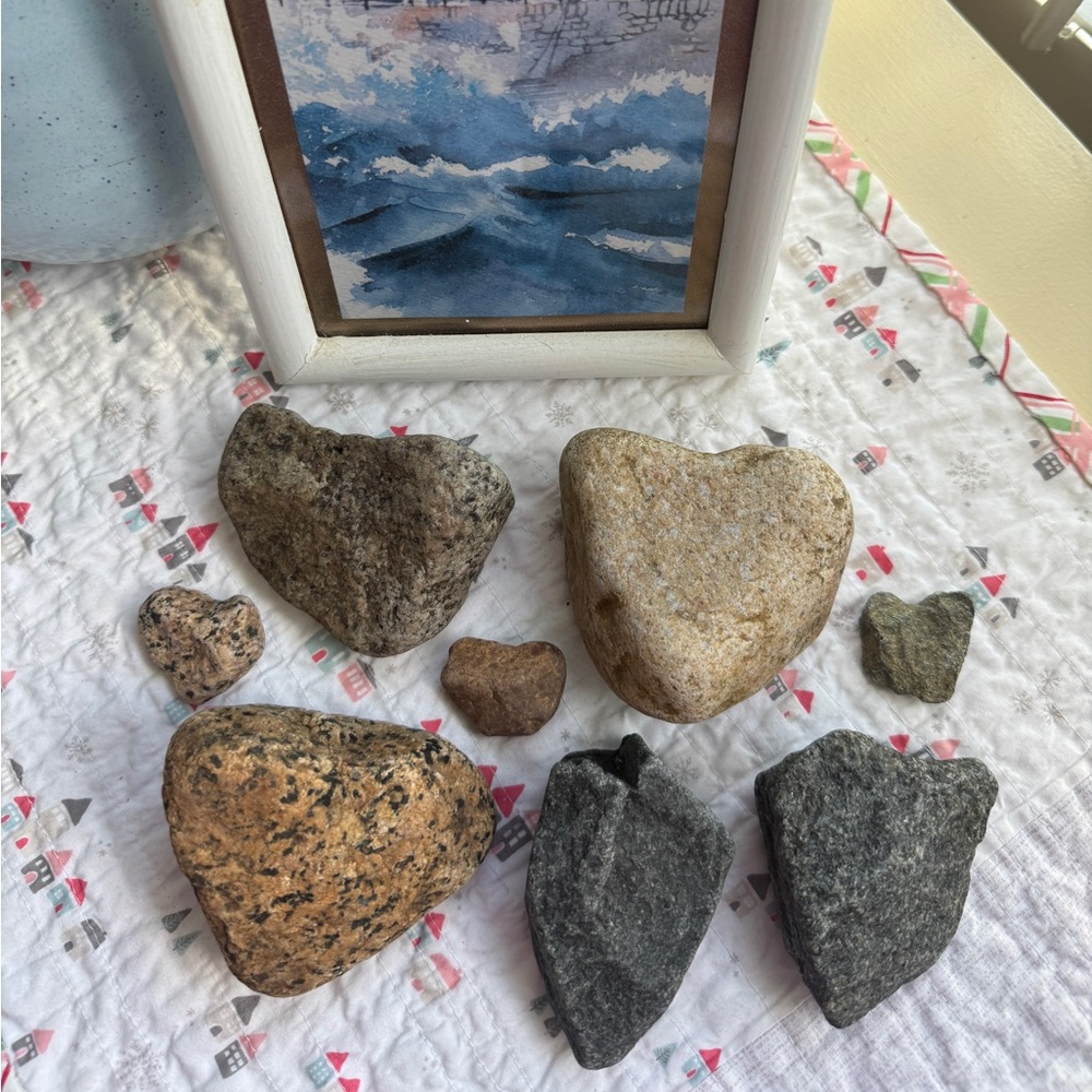 8 Heart Shaped Rocks - Picture 2 of 15